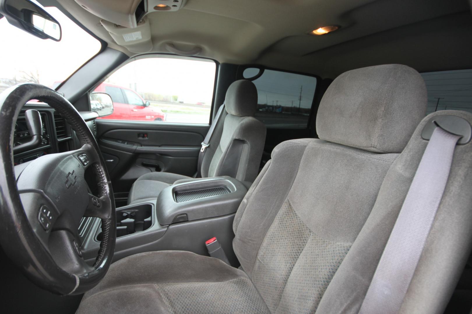 2006 Graystone metallic /dark charcoal Chevrolet Silverado 1500 (2GCEK13T161) , located at 4562 State Avenue, Billings, MT, 59101, (406) 896-9833, 45.769516, -108.526772 - Photo#9